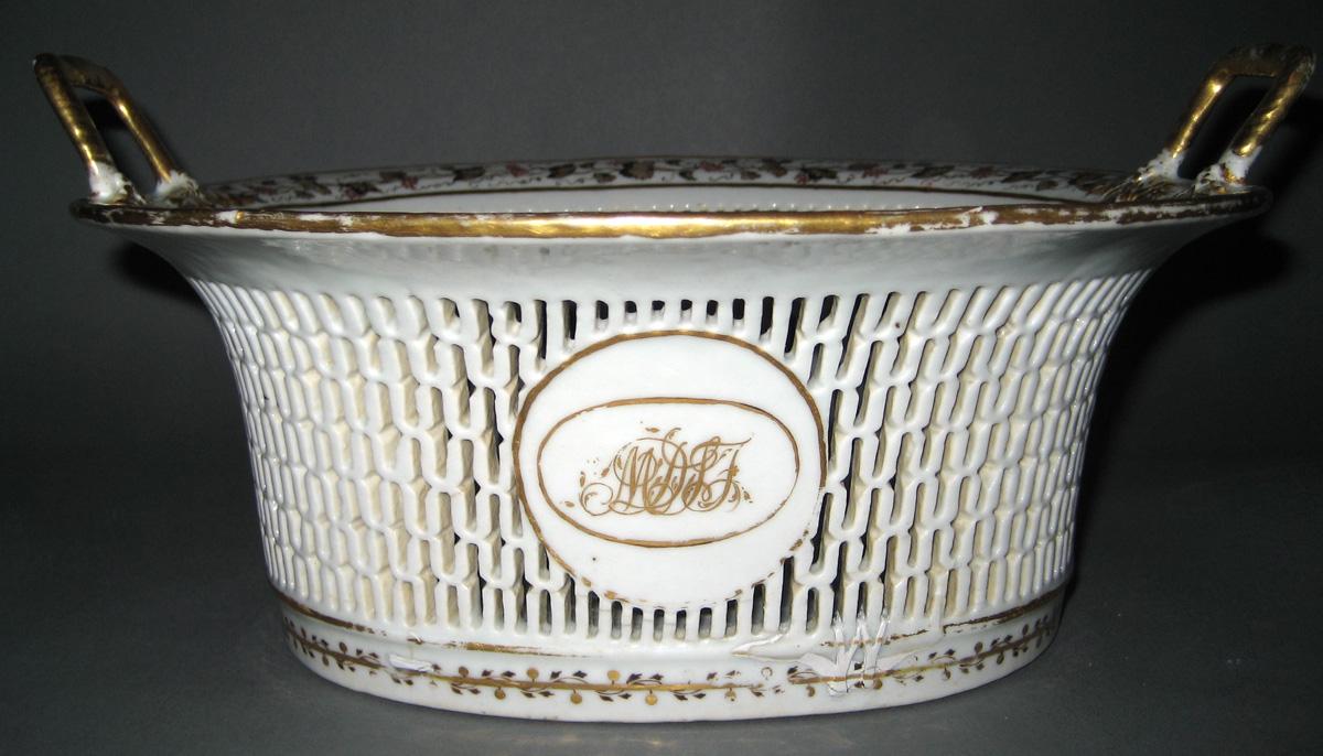 1966.0581.100 Porcelain Basket view 1
