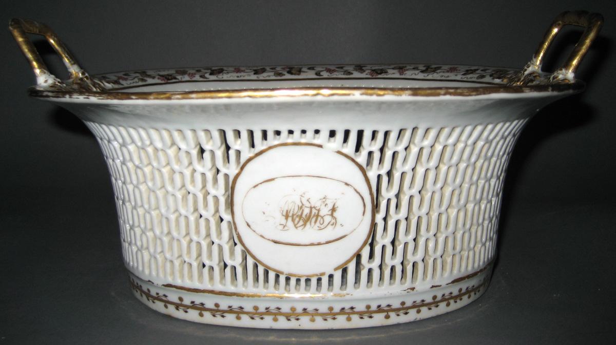 1966.0581.100 Porcelain Basket view 2