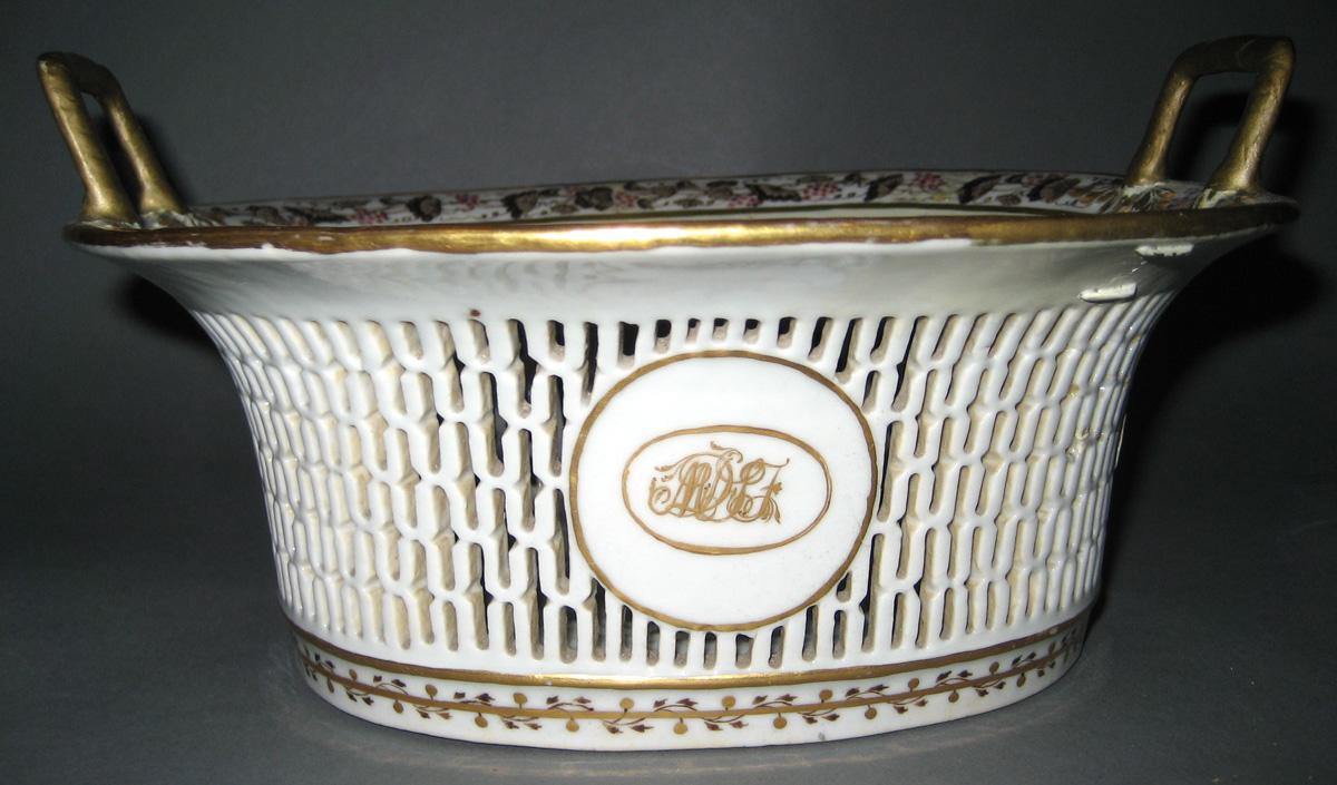 1966.0581.102 Porcelain Basket view 1