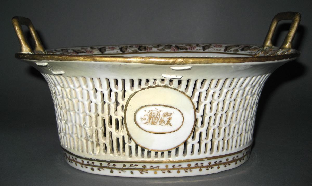 1966.0581.102 Porcelain Basket view 2