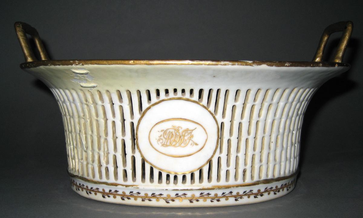 1966.0581.103 Porcelain Basket view 1
