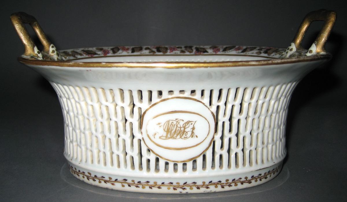 1966.0581.104 Porcelain Basket view 2