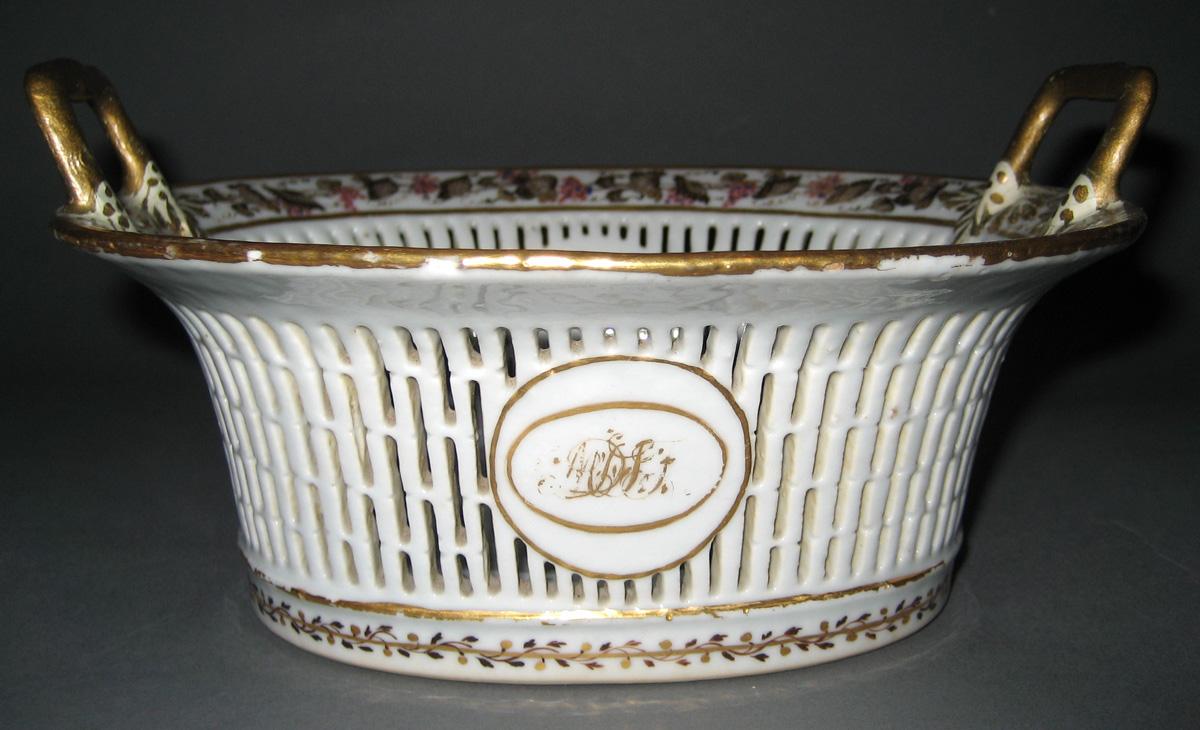 1966.0581.105 Porcelain Basket view 2
