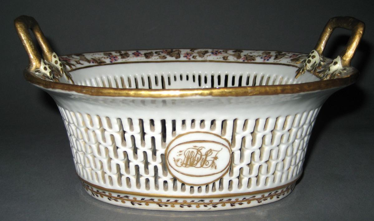 1966.0581.106 Porcelain Basket view 2