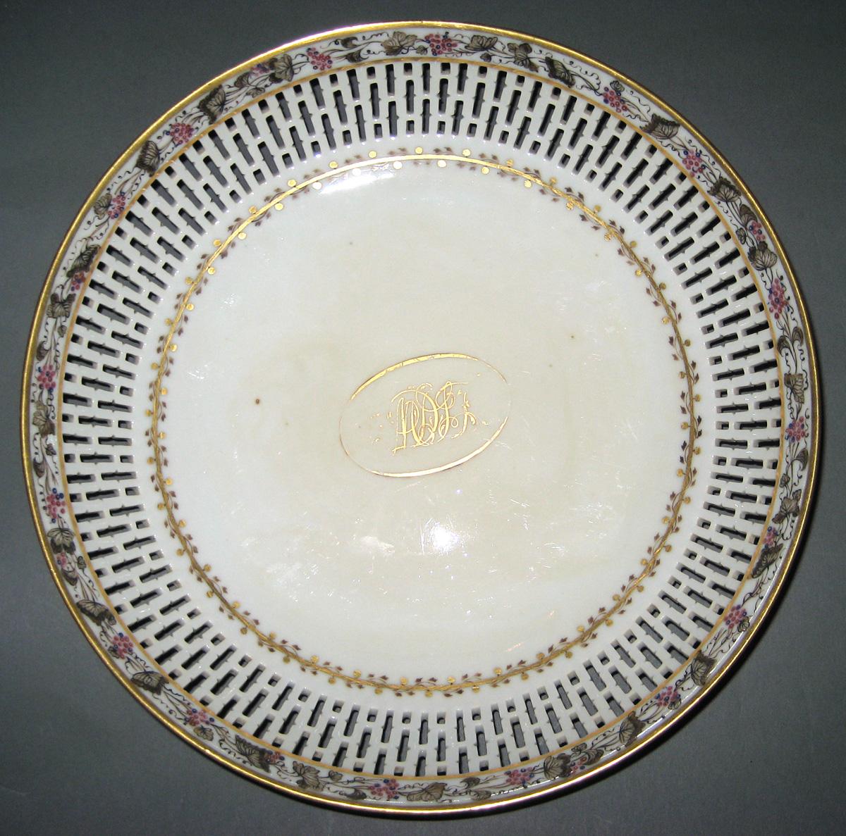 1966.0581.108 Porcelain Bowl