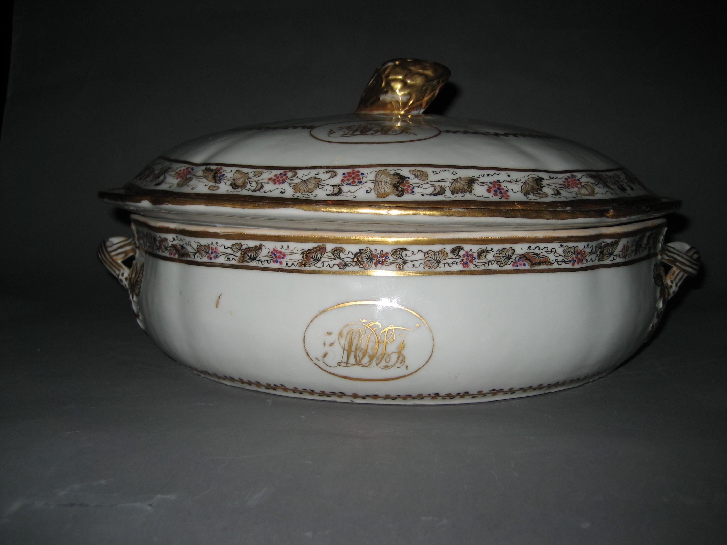 1966.0581.113 A, B Dish