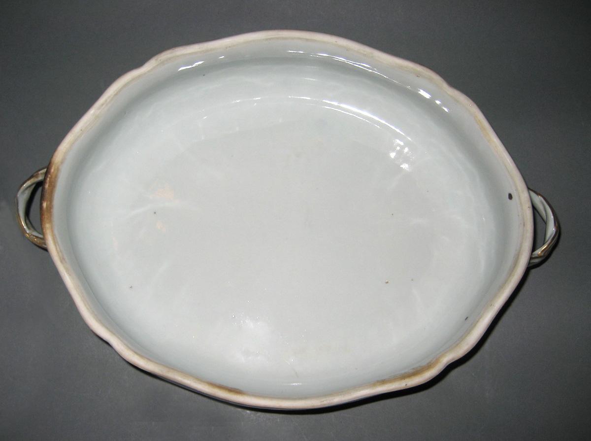 1966.0581.113 A, B Dish interior view