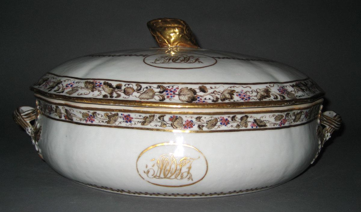 1966.0581.115 A, B Porcelain Covered Dish