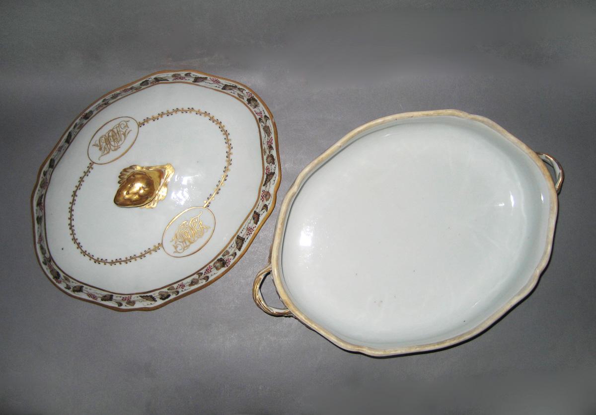 1966.0581.116 A, B Dish and cover