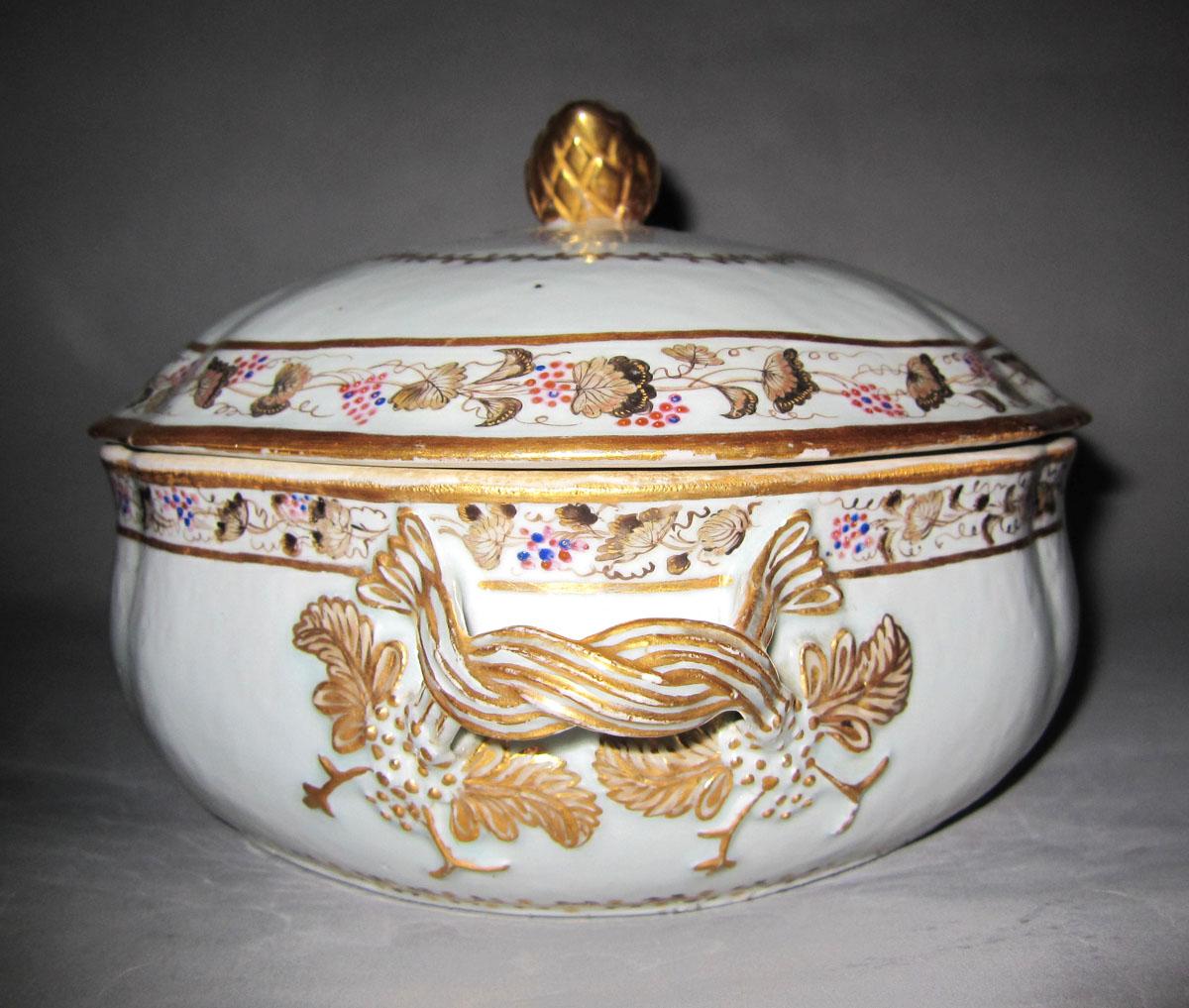 1966.0581.116 A,B Porcelain dish