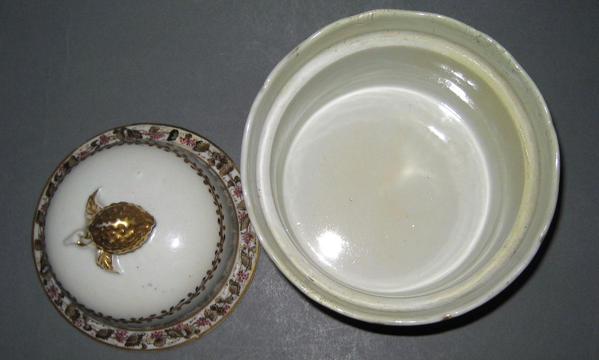 1966.0581.120 A, B Dish interior