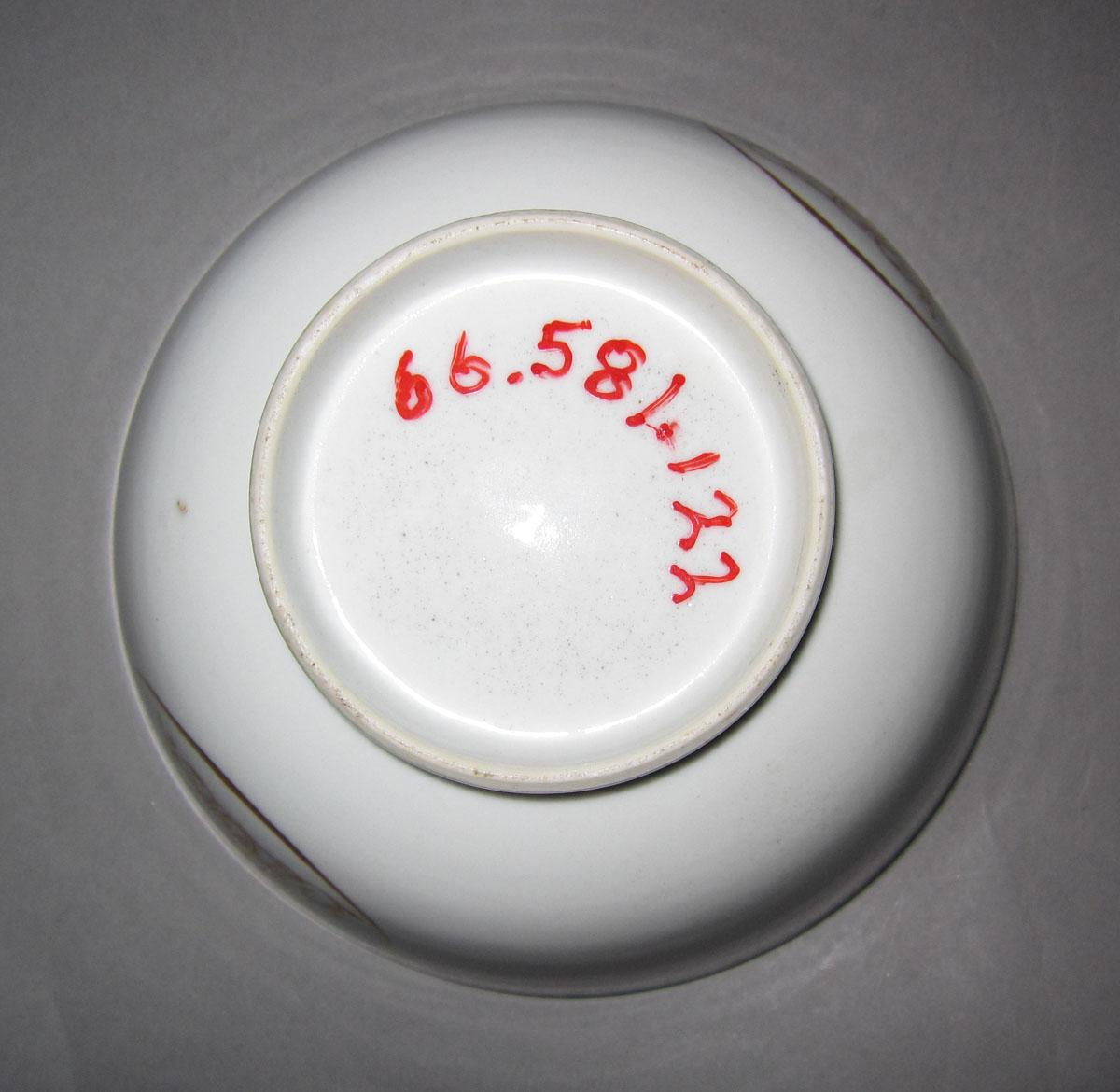 1966.0581.122 Porcelain bowl underside