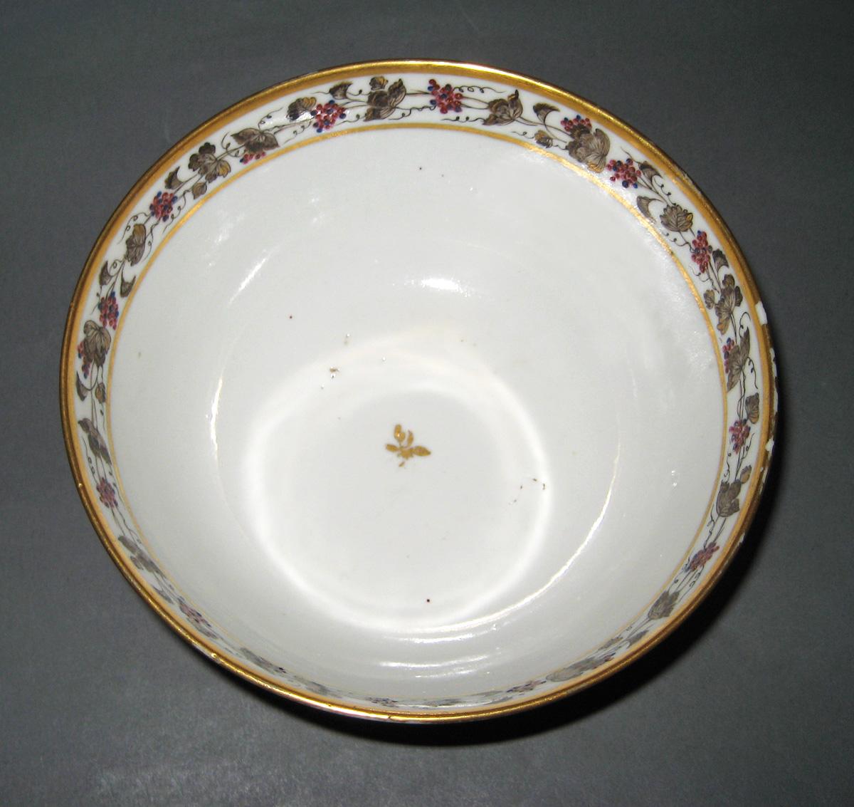 1966.0581.128 Bowl top view