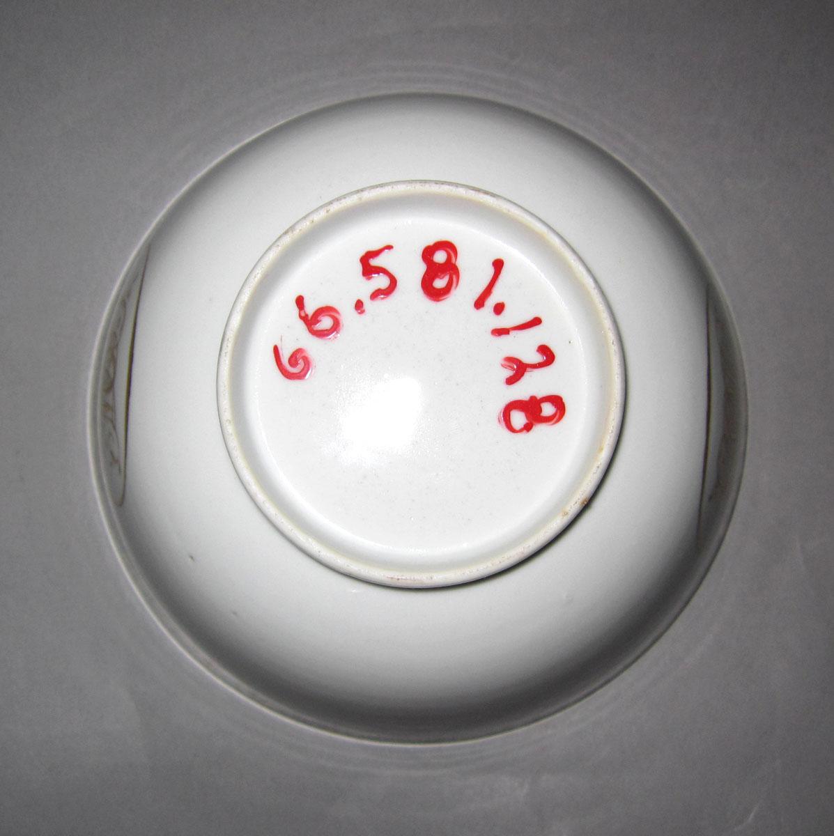 1966.0581.128 Porcelain bowl underside