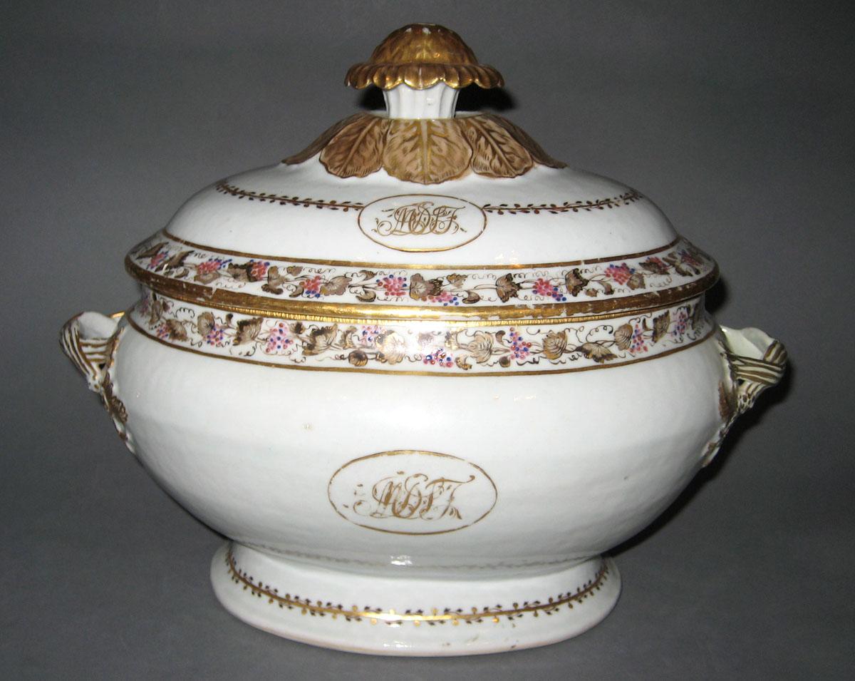 1966.0581.129 A, B Porcelain Tureen