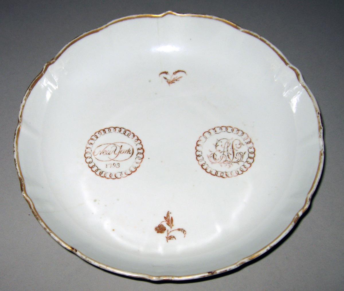 1957.0025 Porcelain Dish