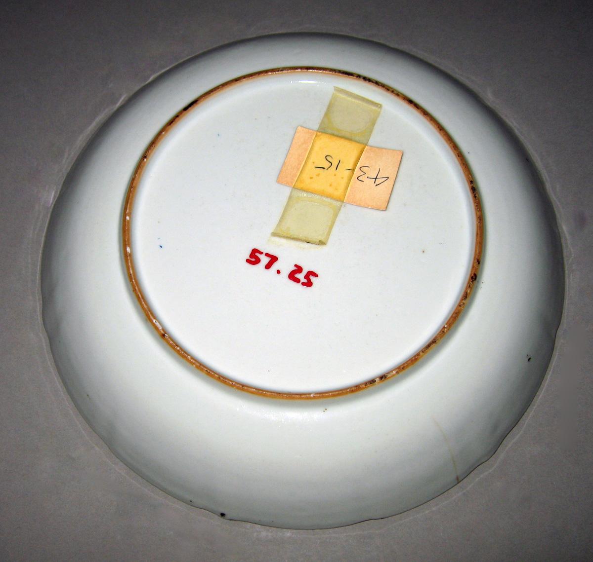 1957.0025 Porcelain Dish underside