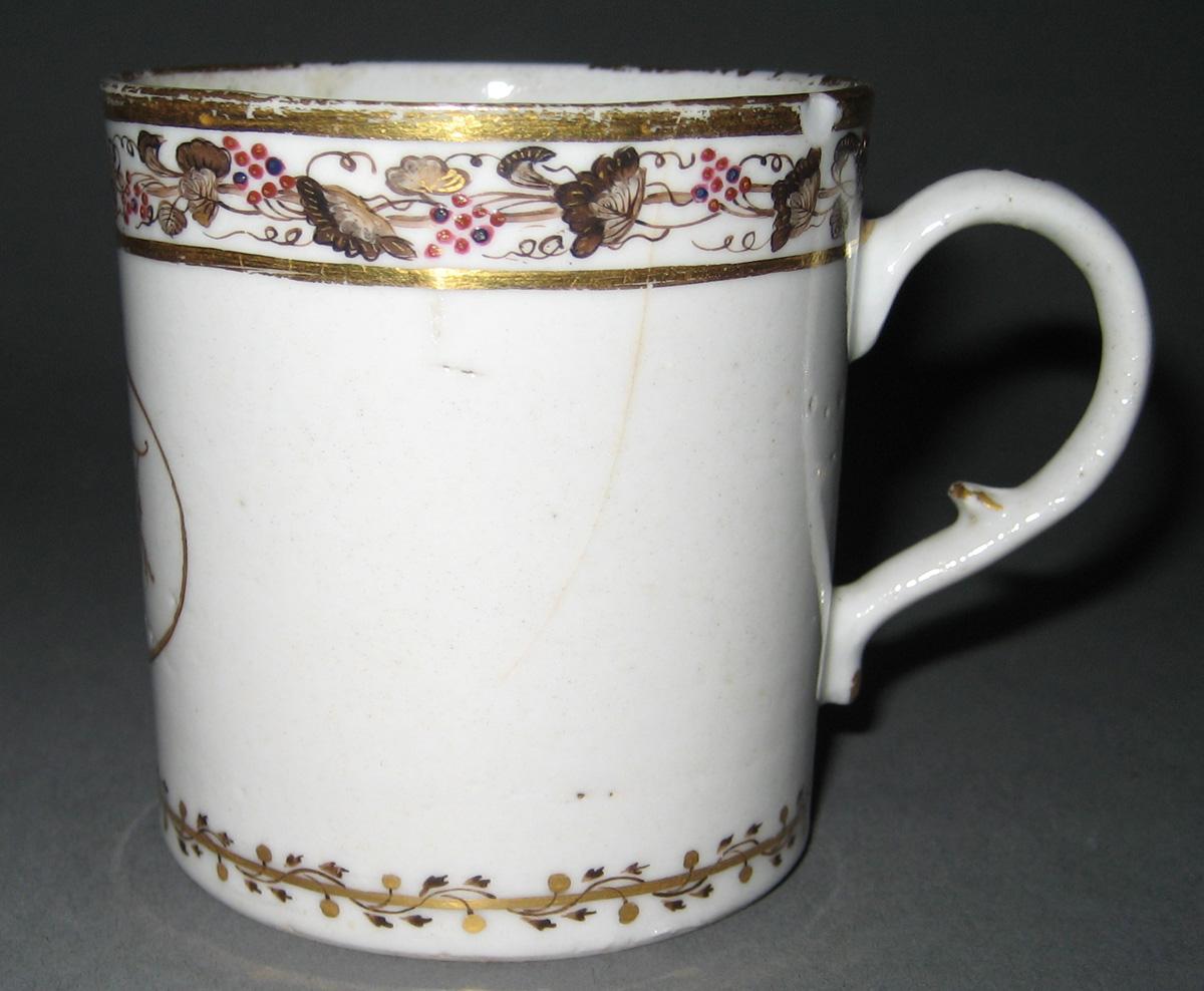 1966.0581.175 Porcelain Cup side view