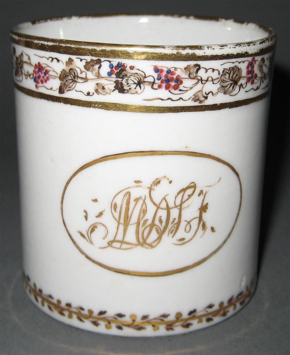 1966.0581.176 Porcelain Cup front