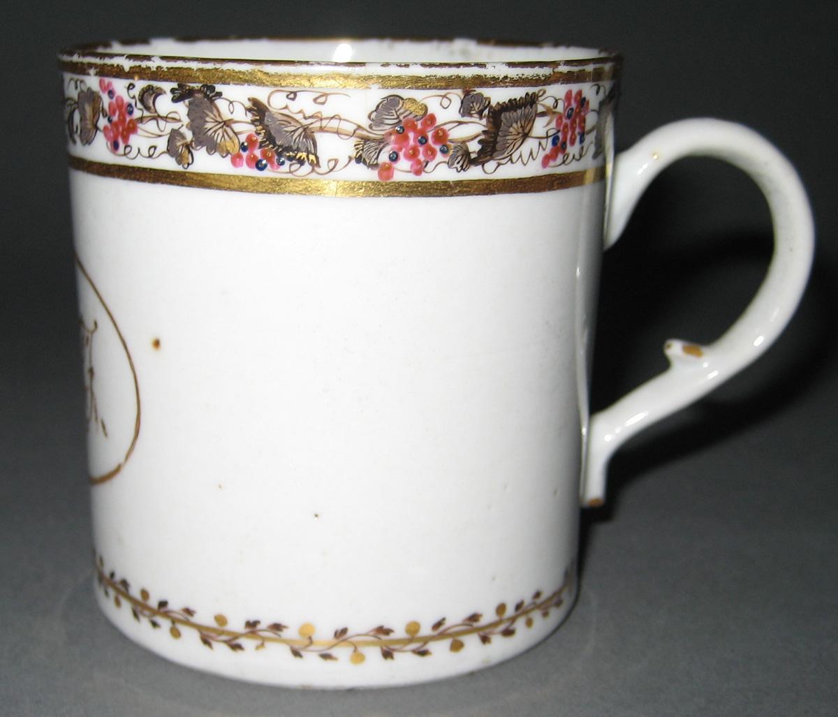 1966.0581.180 Porcelain Cup side view