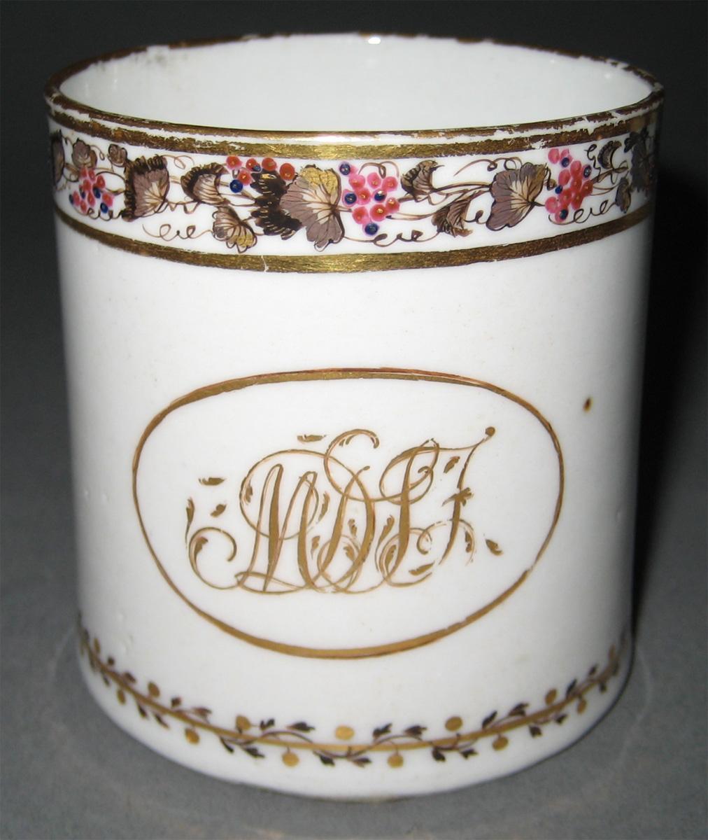1966.0581.180 Porcelain Cup front