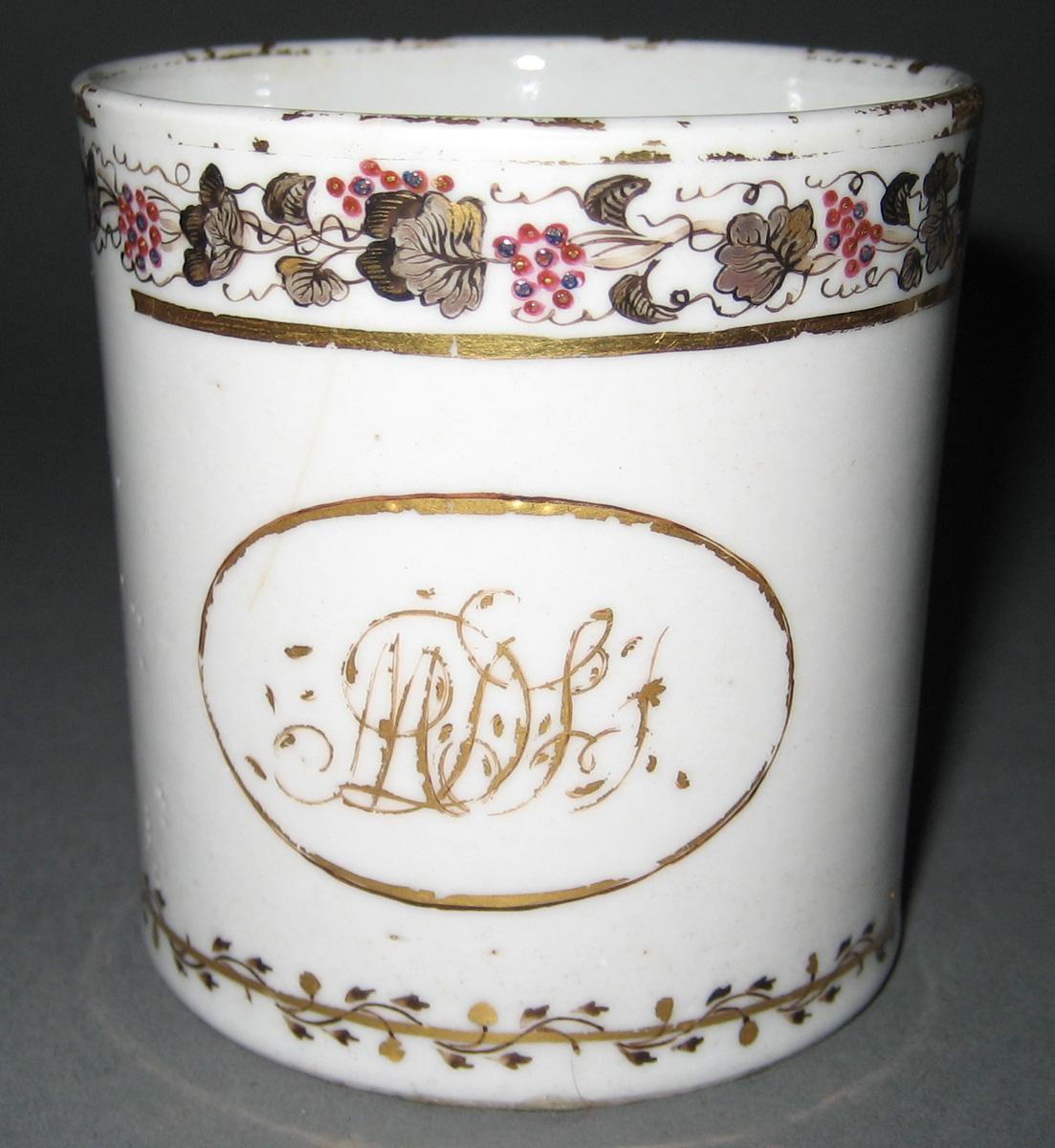 1966.0581.186 Porcelain Cup front
