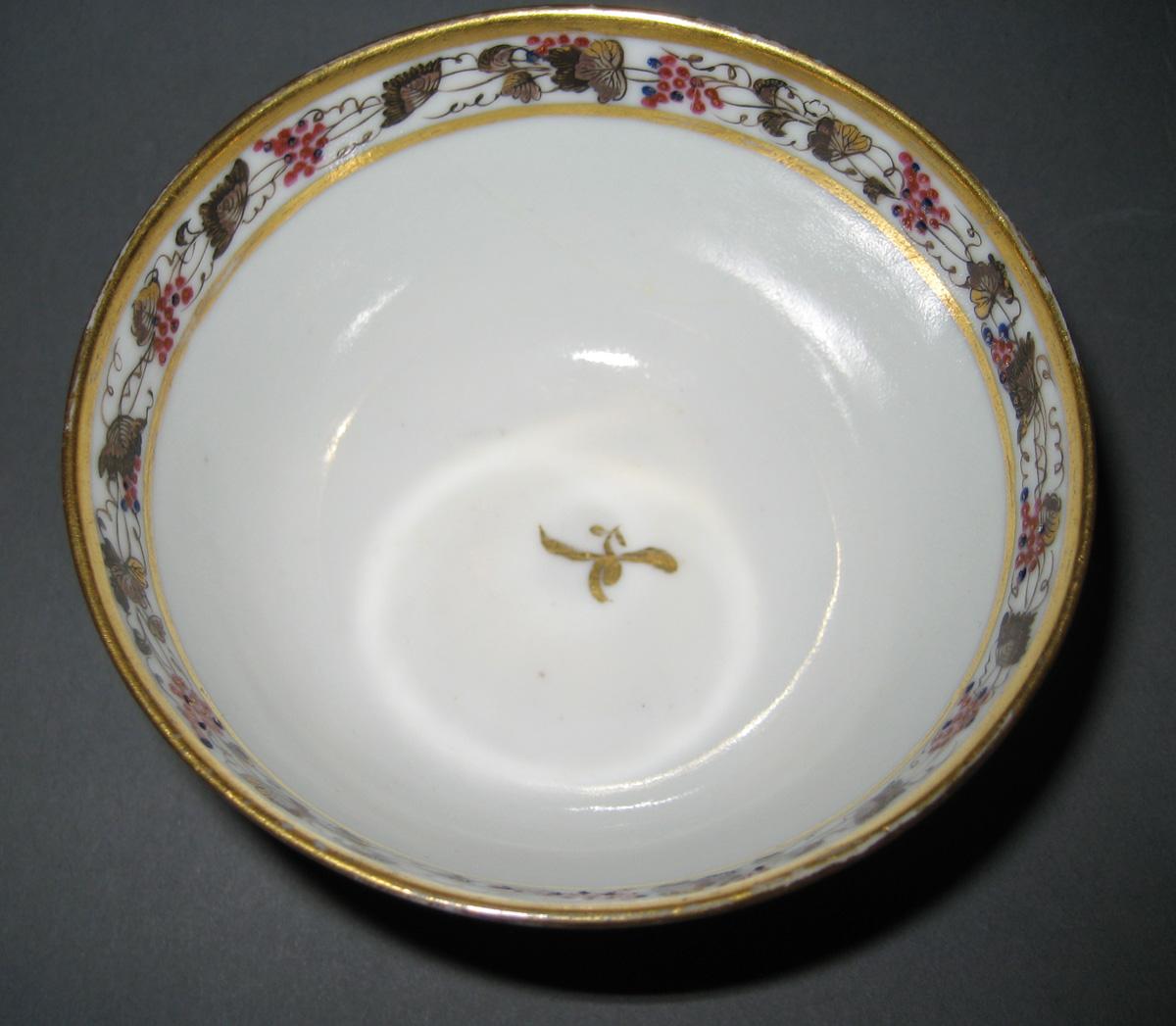 1966.0581.215 Porcelain Teabowl top view