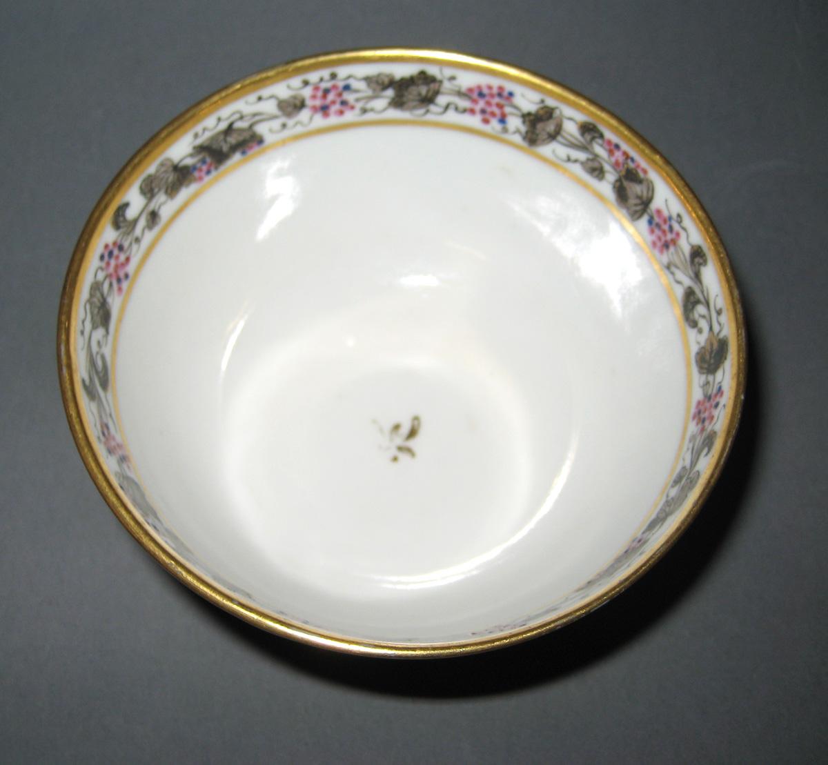 1966.0581.221 Porcelain Teabowl top view