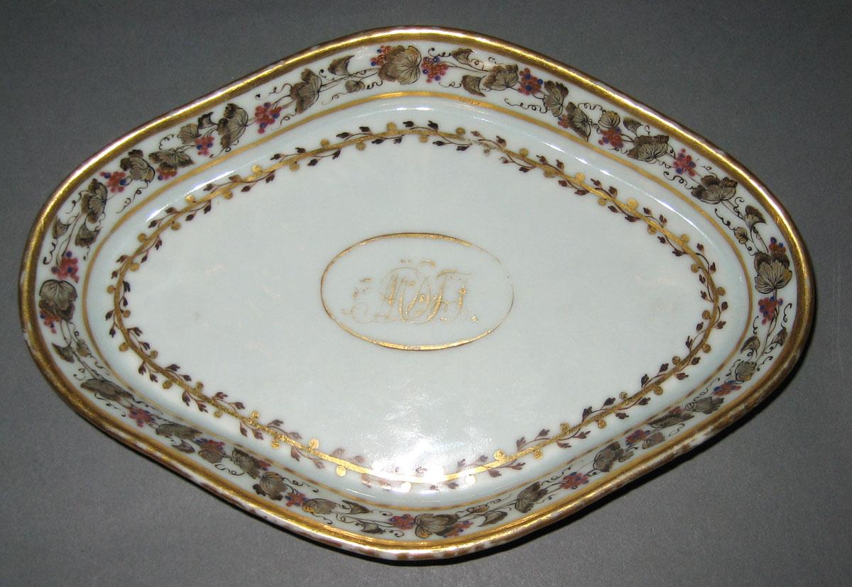 1966.0581.225 Porcelain Stand