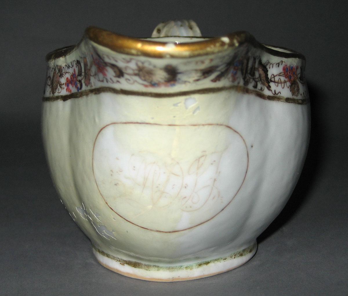 1966.0581.227 Porcelain Sauce Boat front