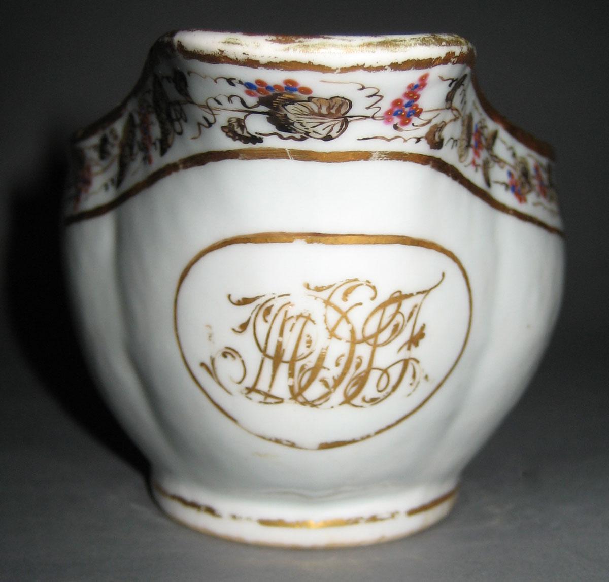 1966.0581.228 Porcelain Sauce Boat front