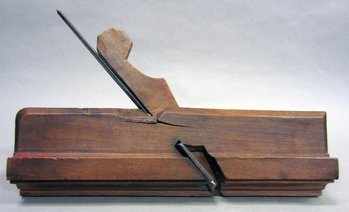 1957.0026.009 a-c Quarter round plane, view 1