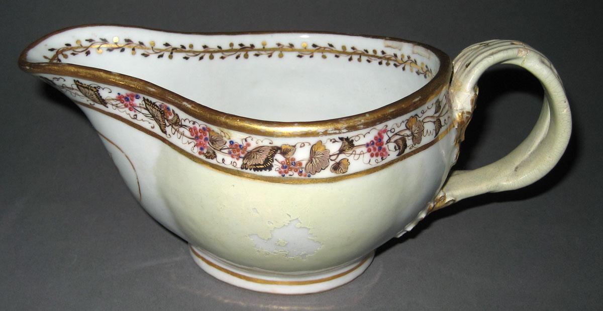1966.0581.229 Porcelain Sauce Boat view 1
