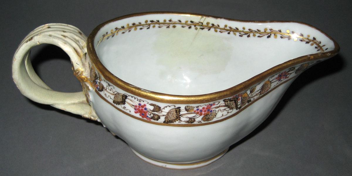 1966.0581.229 Porcelain Sauce Boat view 2
