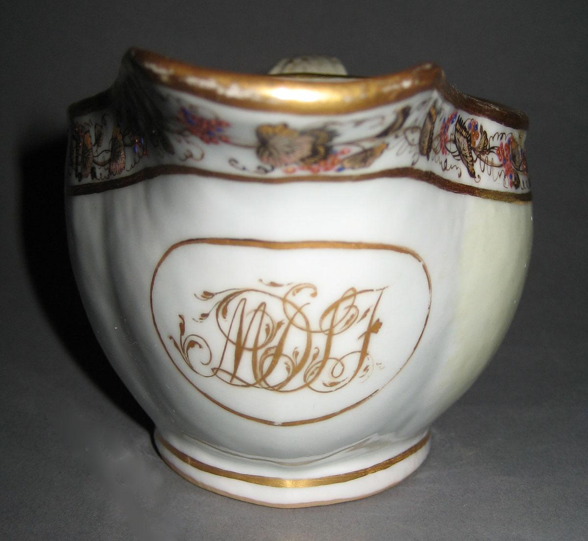 1966.0581.229 Porcelain Sauce Boat front