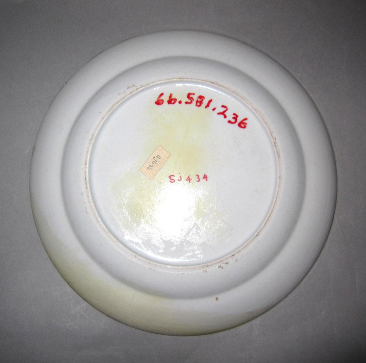 1966.0581.236 Porcelain plate underside