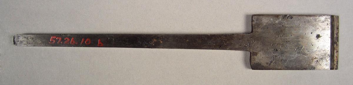 1957.0026.010 A-C, Rabbet plane, blade side 1