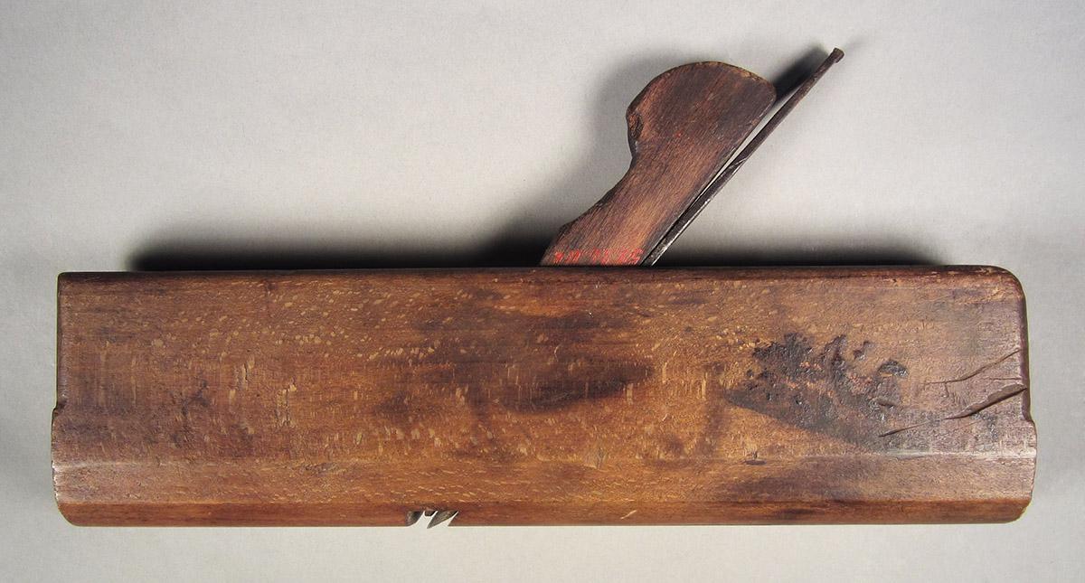 1957.0026.011 A-C, Round plane, side 2