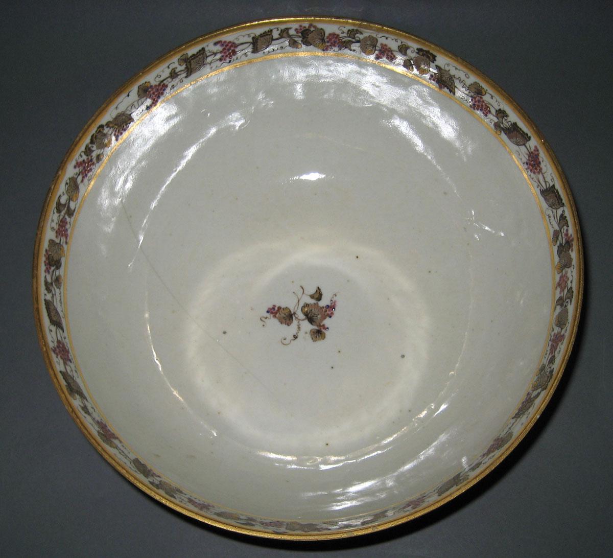 1966.0581.297 Bowl interior view