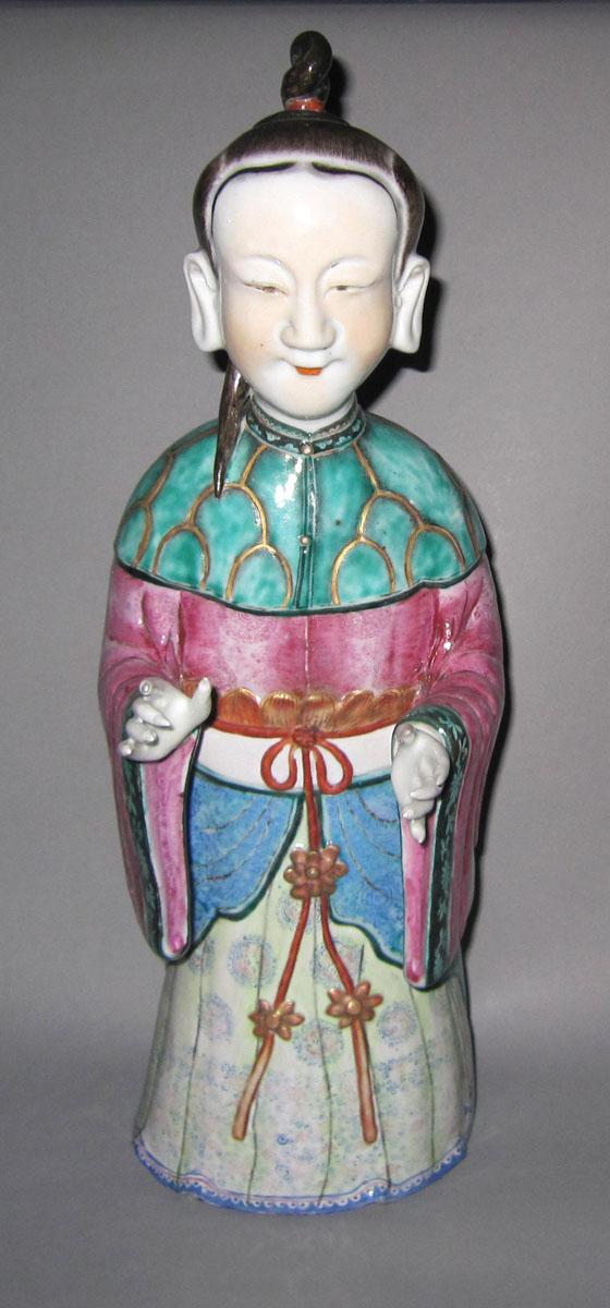 1966.0582 Porcelain figure front