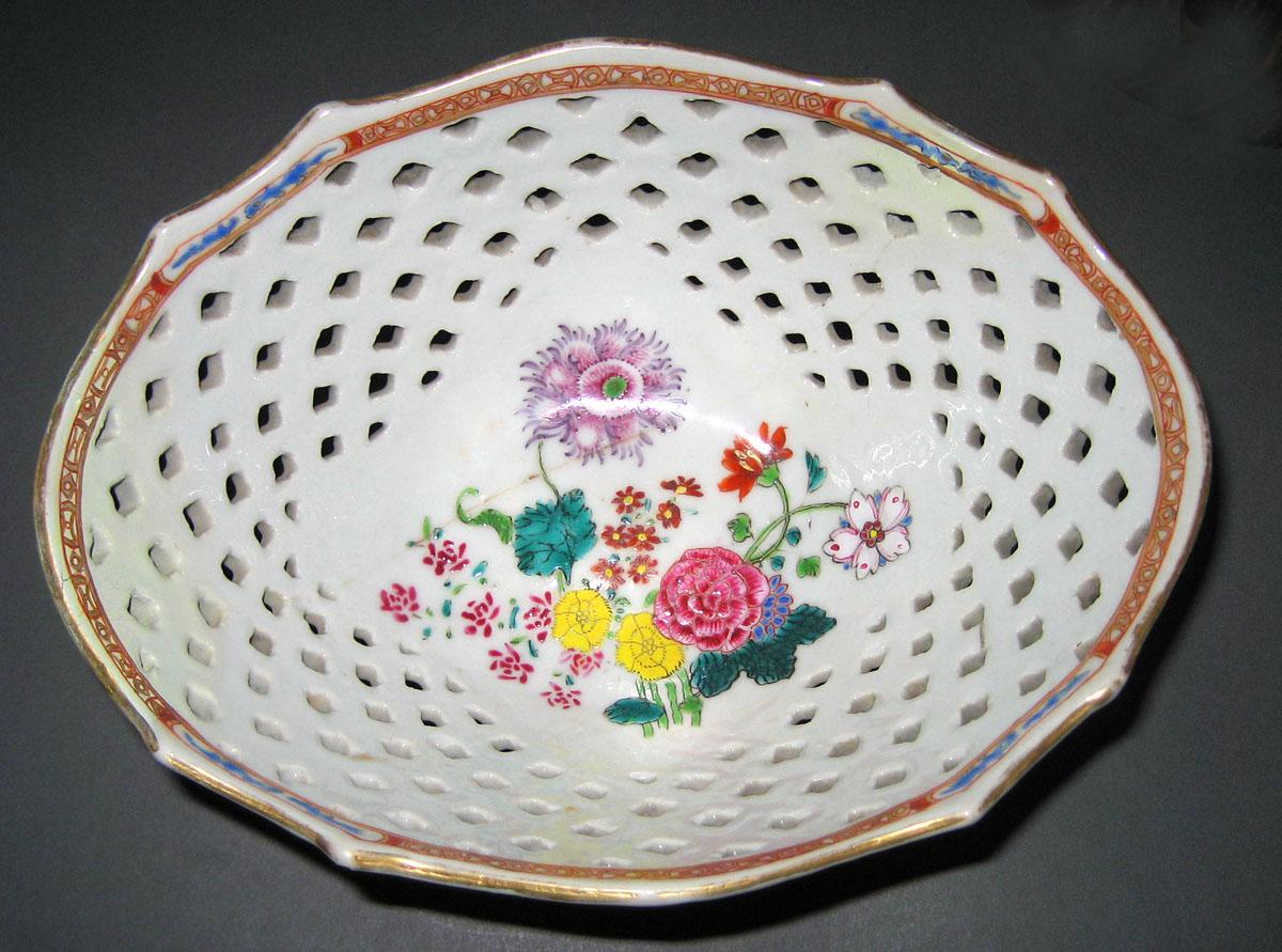 1966.0583 A  Porcelain Basket interior