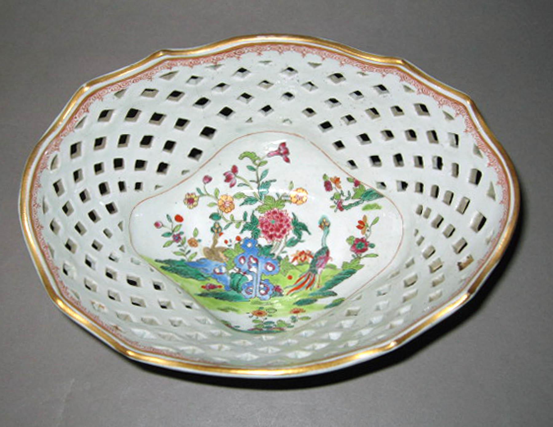 1966.0584 A French porcelain basket (interior)