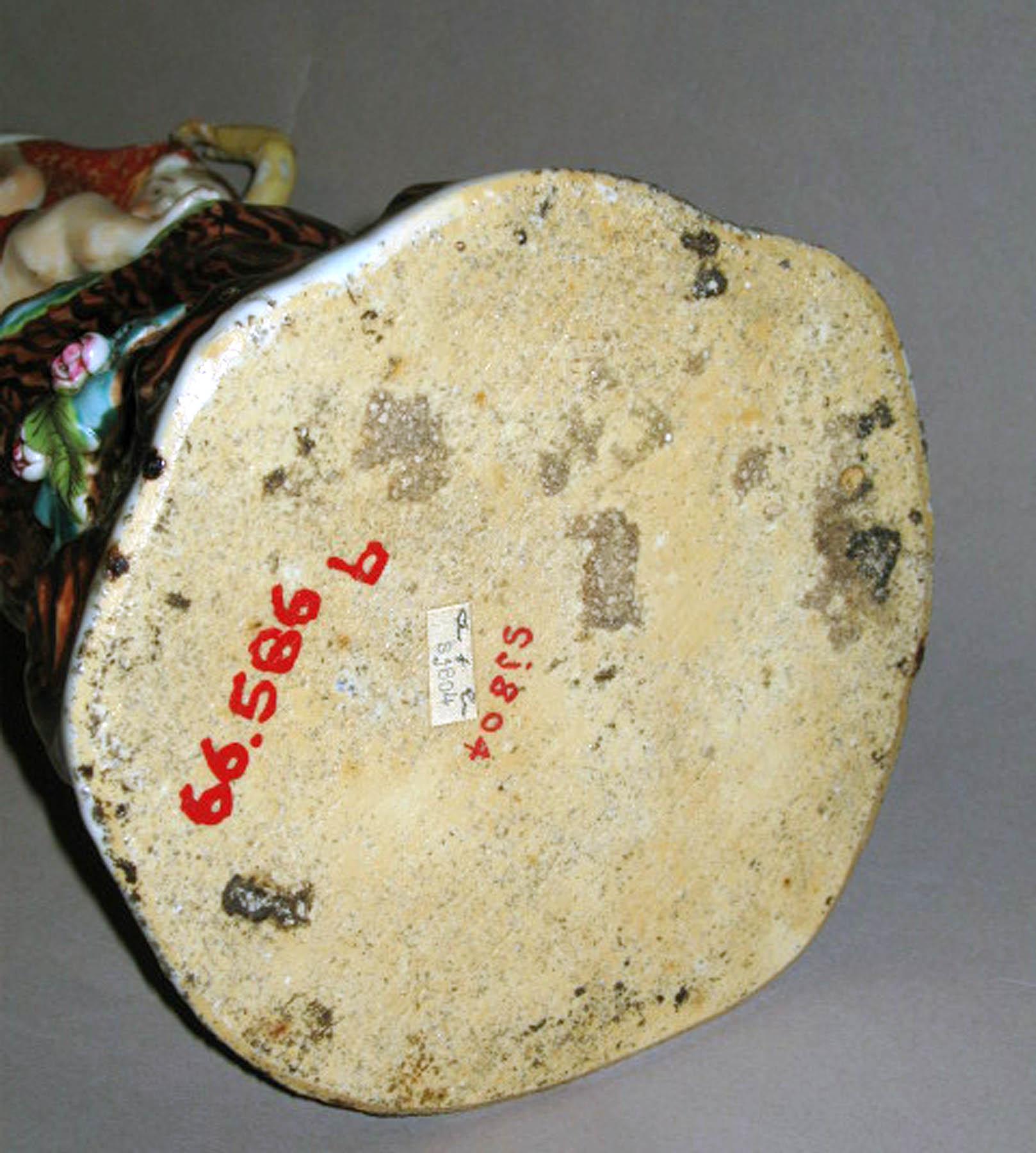 1966.0586 B Porcelain stand (underside)
