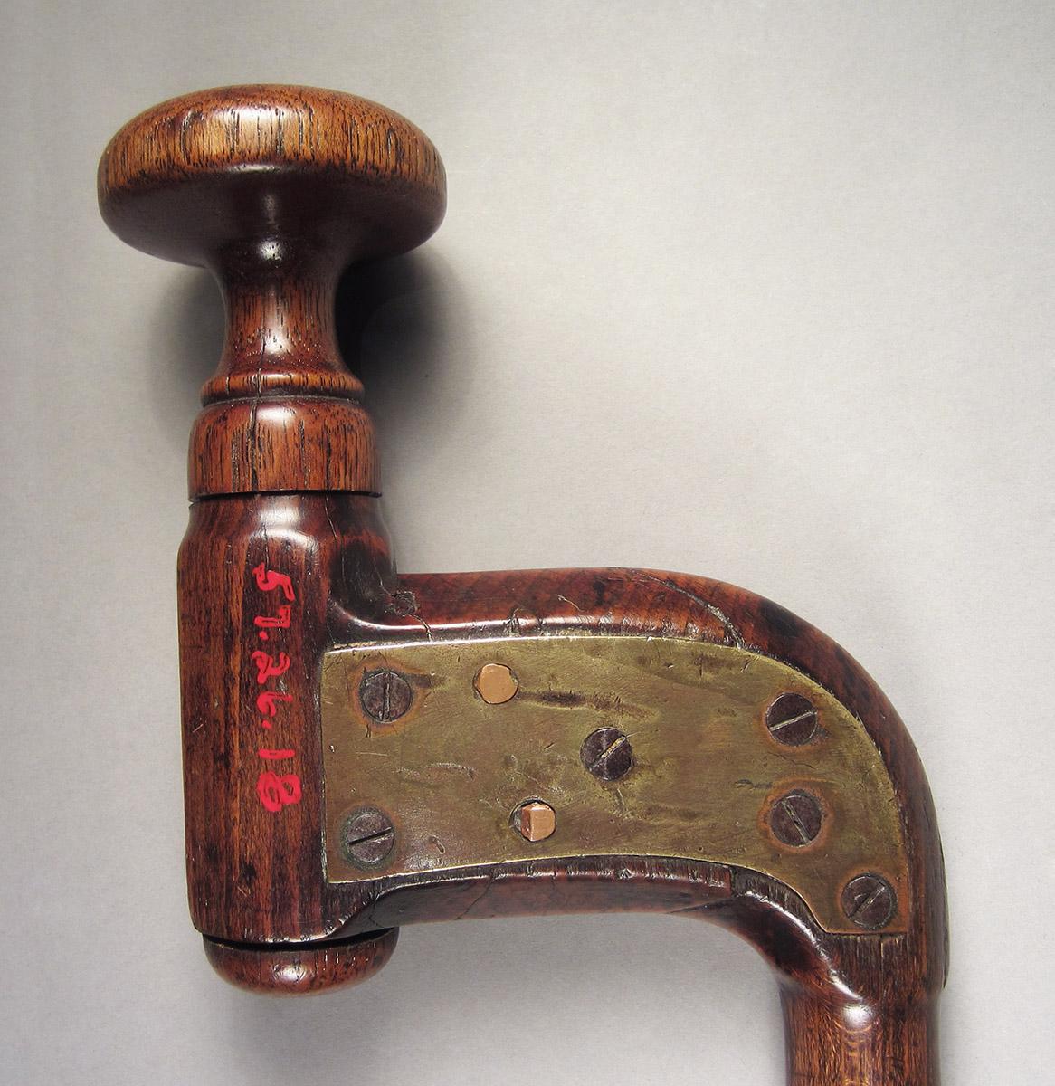 1957.0026.018, Brace, head detail