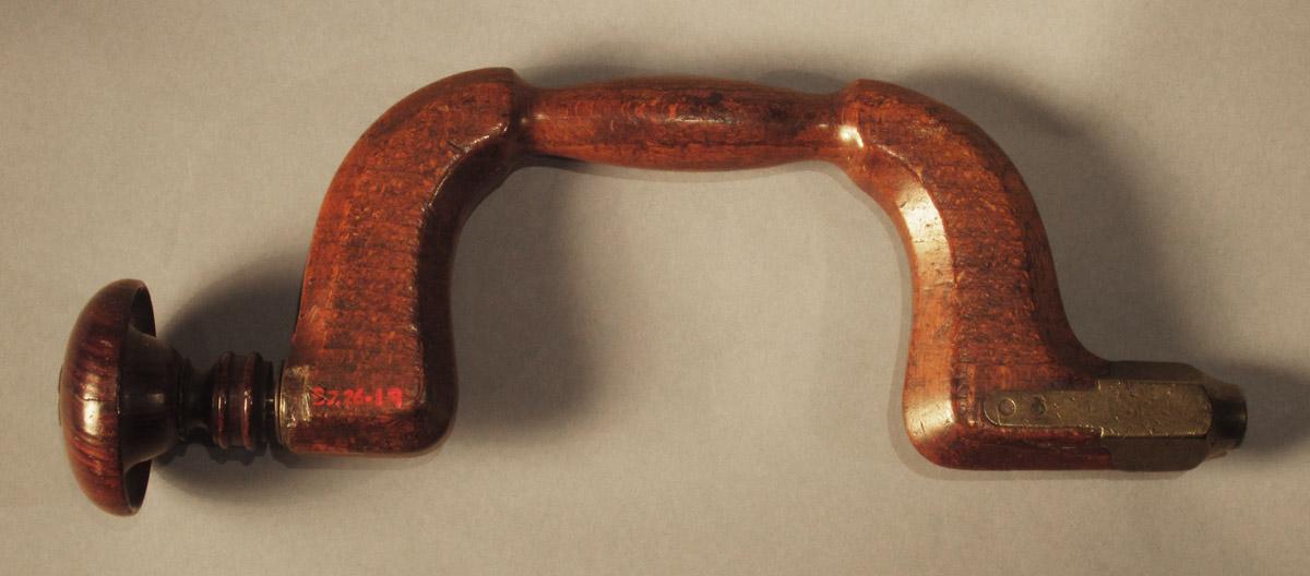 1957.0026.019 Brace, side 1