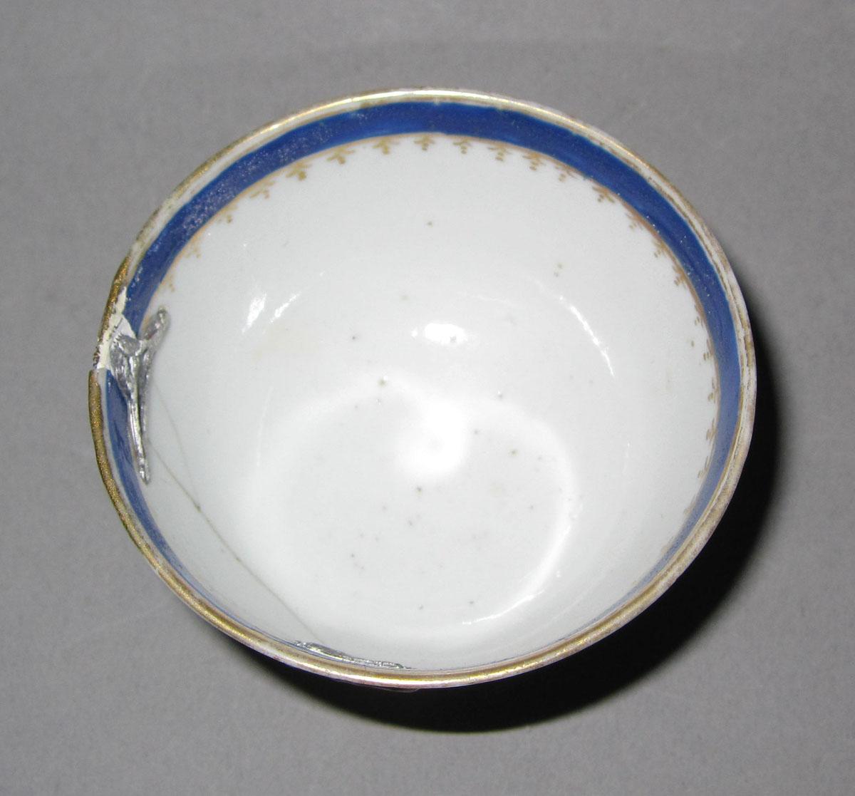 1966.0591.004 Porcelain cup top