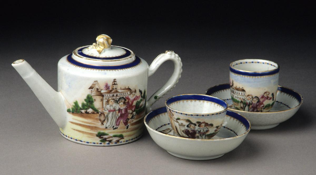 1966.0591.002 Saucer, .003 Saucer, .005 Teabowl, .006 Coffee cup, .008 A, B Teapot
