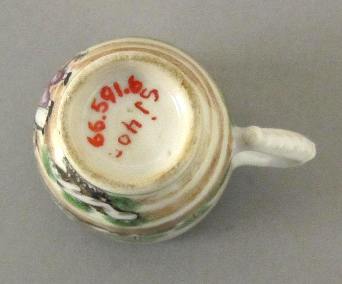 1966.0591.006 Porcelain coffee cup underside