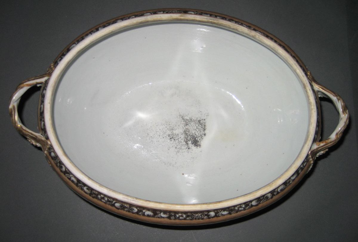 1966.0593.018 A, B Porcelain Tureen interior