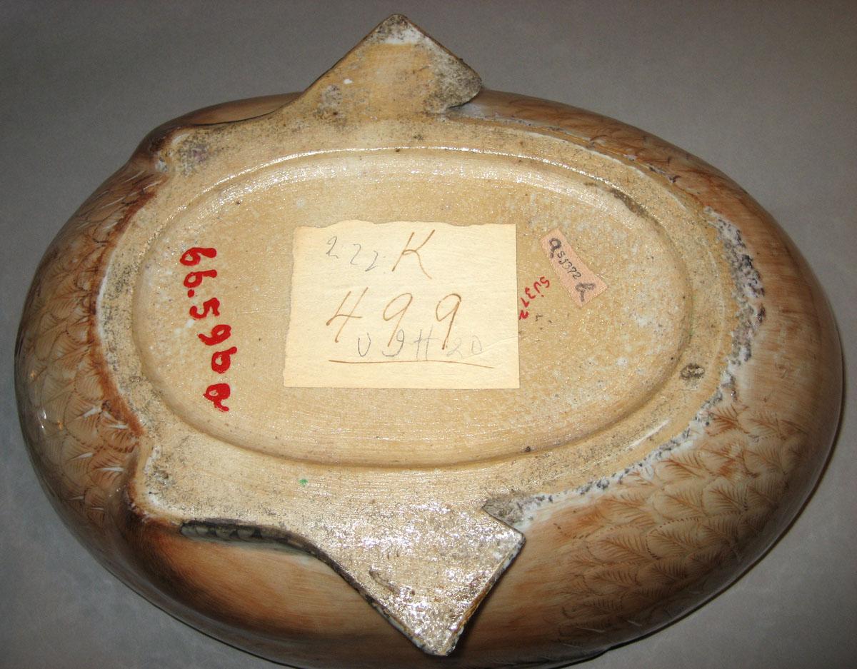 1966.0596 A, B Porcelain Tureen underside